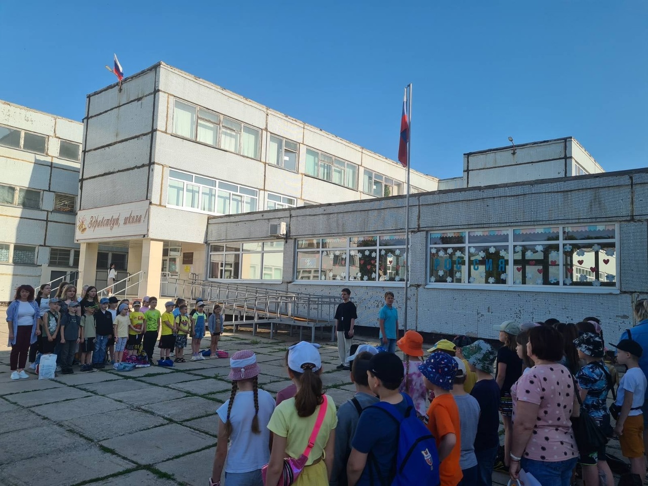  Сегодня, в школе начал работу пришкольный лагерь "Солнечный"